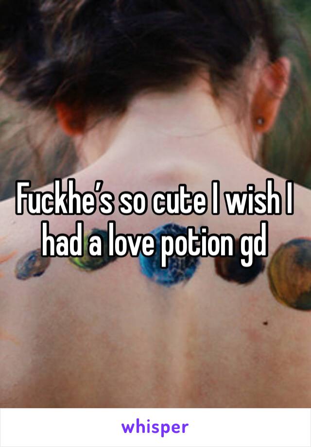 Fuckhe’s so cute I wish I had a love potion gd