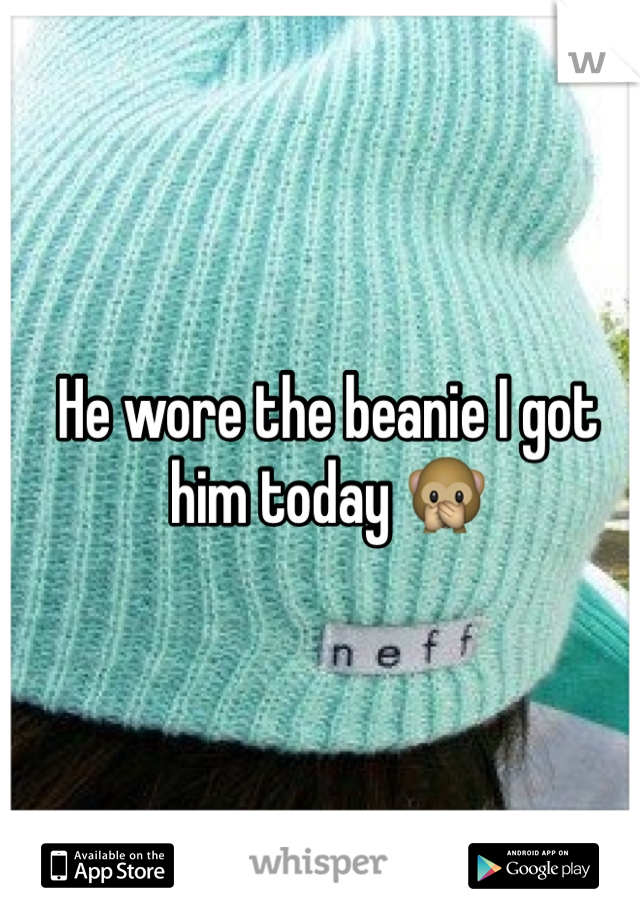 He wore the beanie I got him today 🙊