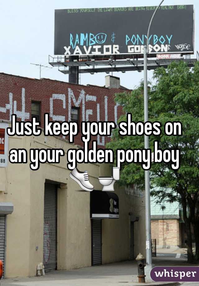 Just keep your shoes on an your golden pony boy 👟🚽