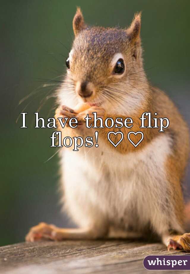 I have those flip flops! ♡♡