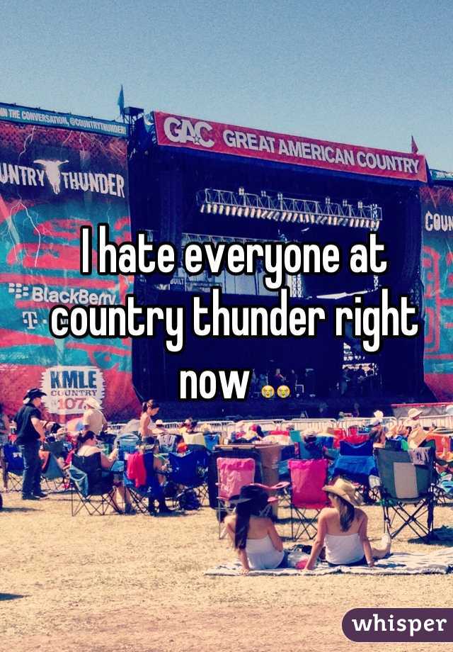 I hate everyone at country thunder right now 😭😭