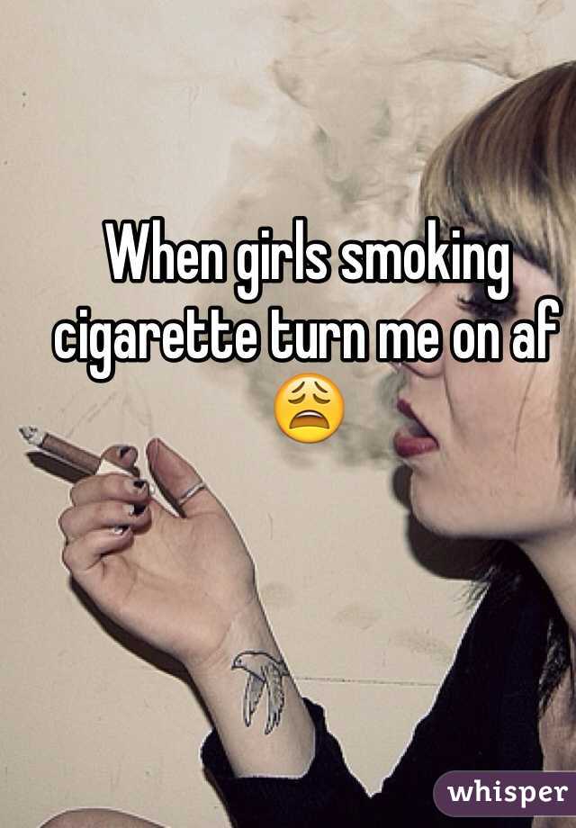 When girls smoking cigarette turn me on af 😩