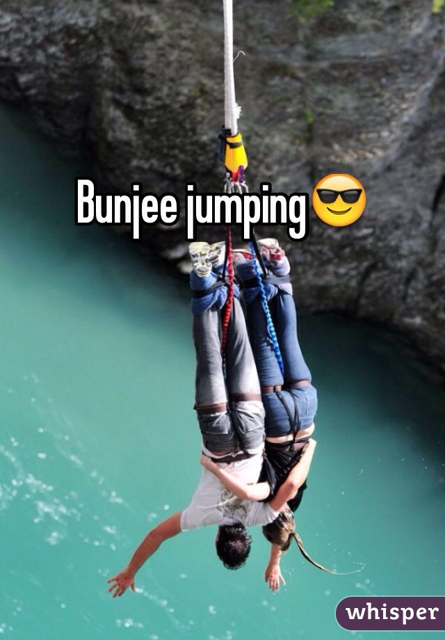 Bunjee jumping😎