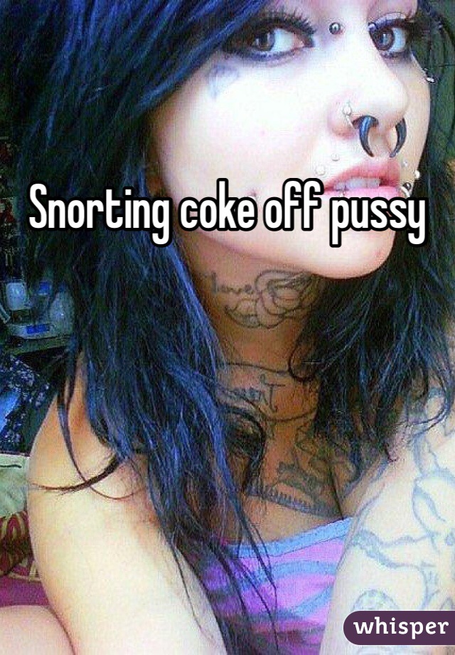 Snorting coke off pussy