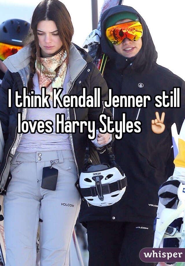 I think Kendall Jenner still loves Harry Styles ✌️