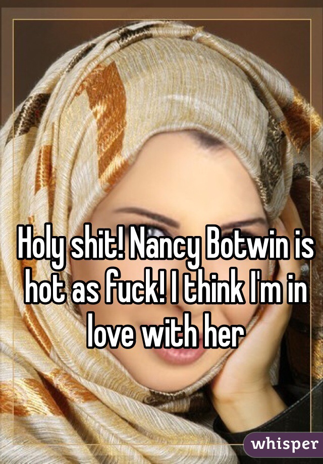 Holy shit! Nancy Botwin is hot as fuck! I think I'm in love with her 