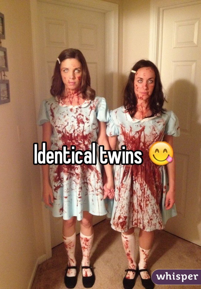 Identical twins 😋