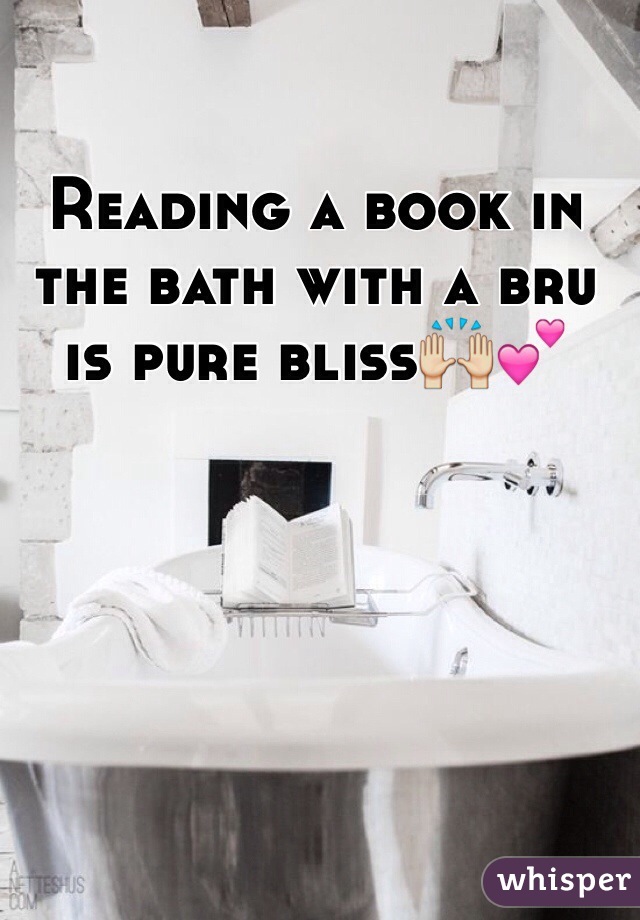 Reading a book in the bath with a bru is pure bliss🙌💕