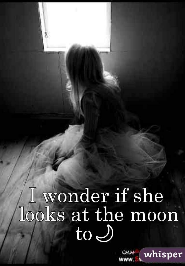 I wonder if she looks at the moon to🌙  