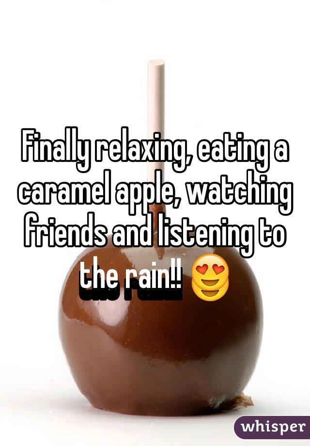 Finally relaxing, eating a caramel apple, watching friends and listening to the rain!! 😍