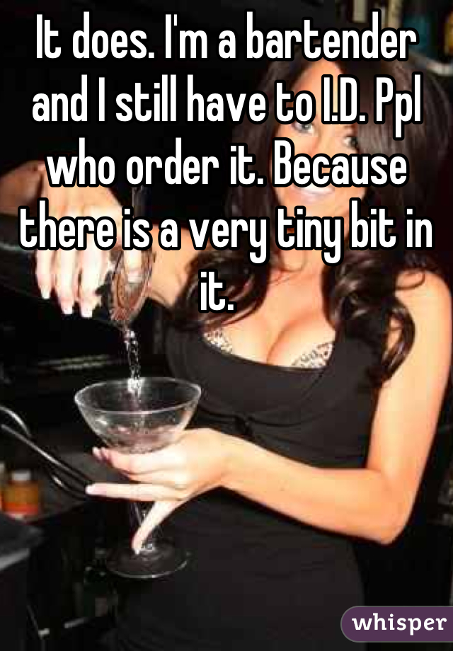 It does. I'm a bartender and I still have to I.D. Ppl who order it. Because there is a very tiny bit in it.  