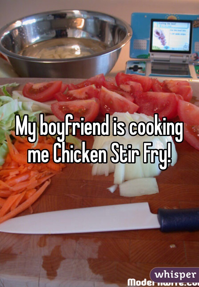 My boyfriend is cooking me Chicken Stir Fry! 