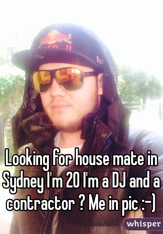 Looking for house mate in Sydney I'm 20 I'm a DJ and a contractor ? Me in pic :-) 