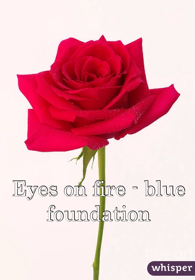 Eyes on fire - blue foundation
