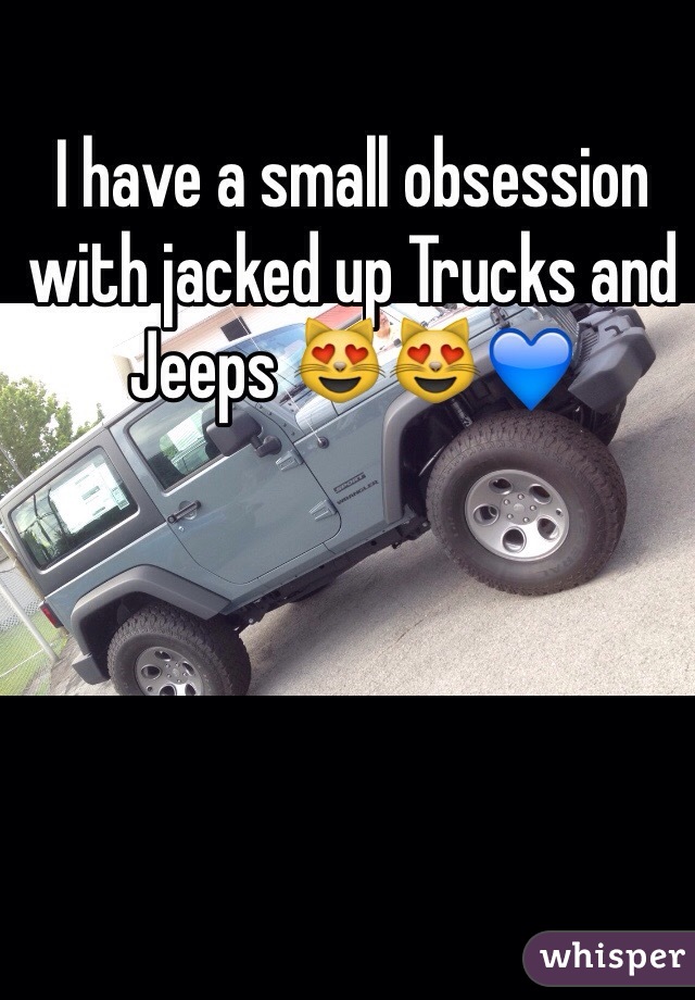 I have a small obsession with jacked up Trucks and Jeeps 😻😻💙