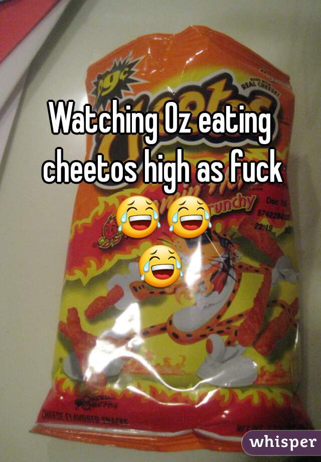 Watching Oz eating cheetos high as fuck 😂😂😂 