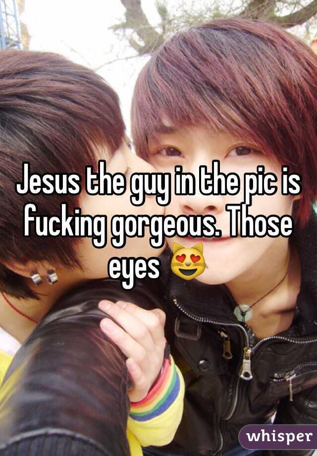 Jesus the guy in the pic is fucking gorgeous. Those eyes 😻