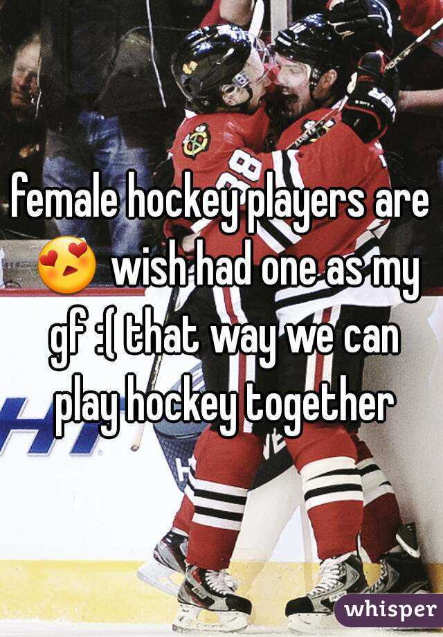 female hockey players are 😍 wish had one as my gf :( that way we can play hockey together