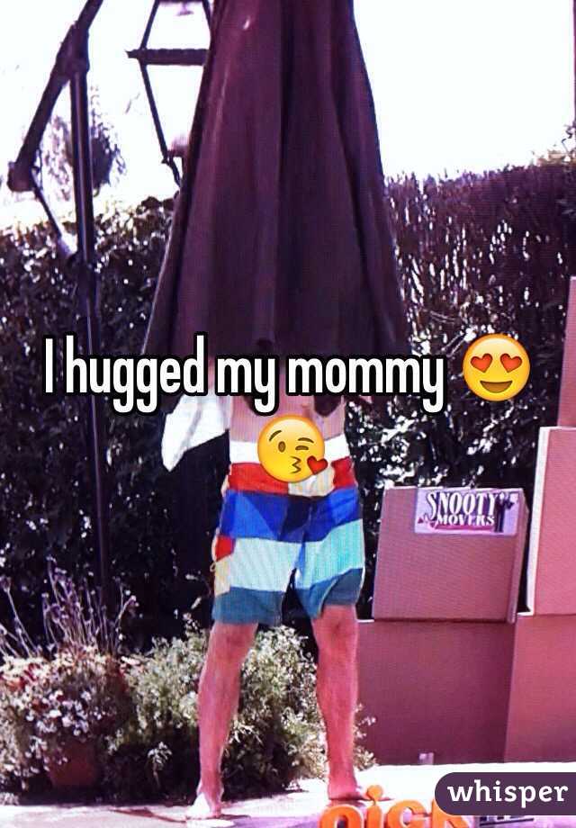 I hugged my mommy 😍😘