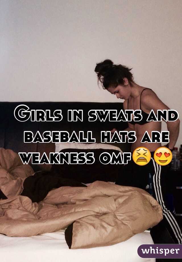 Girls in sweats and baseball hats are weakness omf😫😍