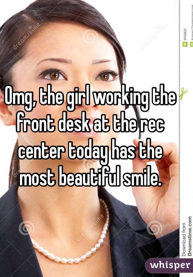 Omg, the girl working the front desk at the rec center today has the most beautiful smile. 