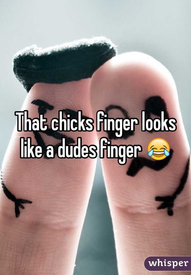 That chicks finger looks like a dudes finger 😂