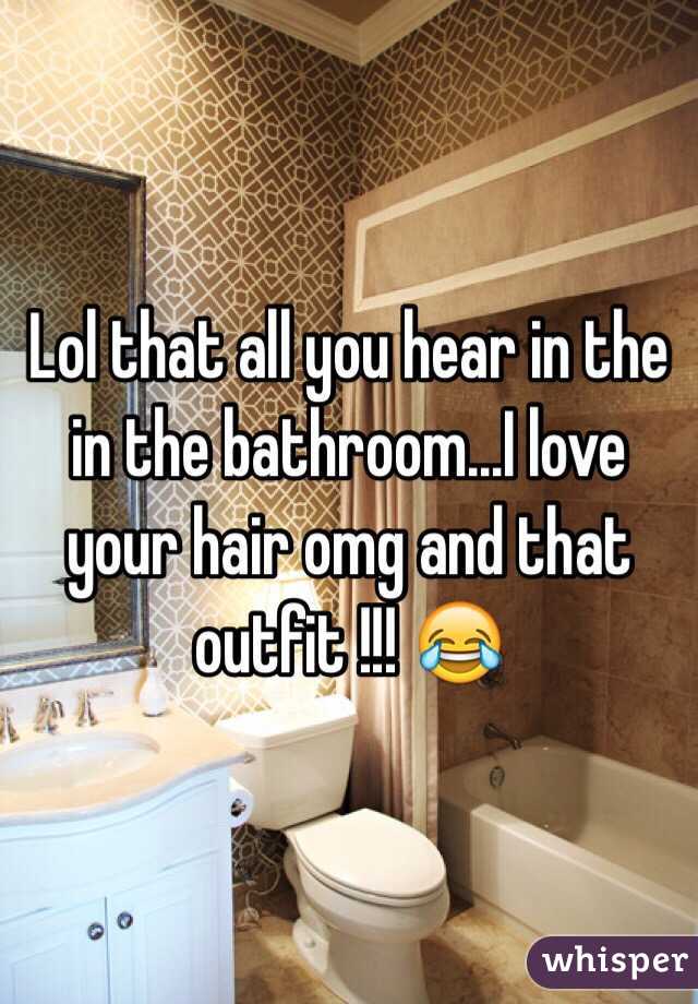 Lol that all you hear in the in the bathroom...I love your hair omg and that outfit !!! 😂