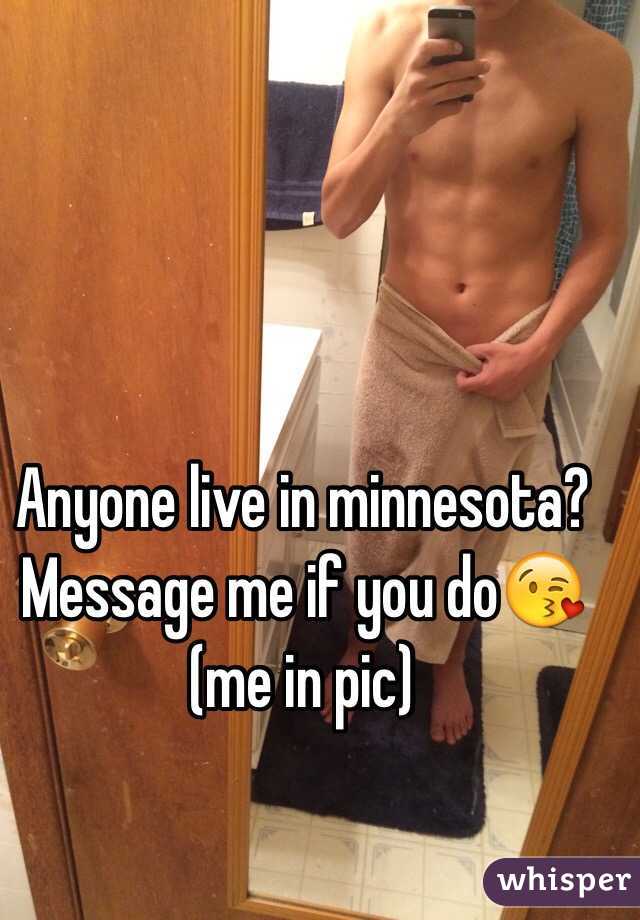Anyone live in minnesota? Message me if you do😘  (me in pic)