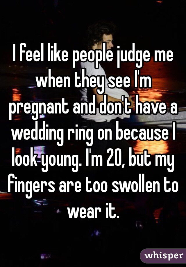 Pregnancy swollen fingers wedding ring
