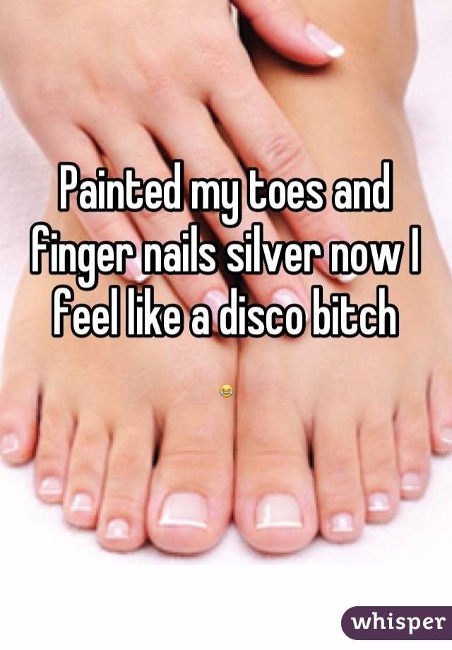 Painted my toes and finger nails silver now I feel like a disco bitch
😂