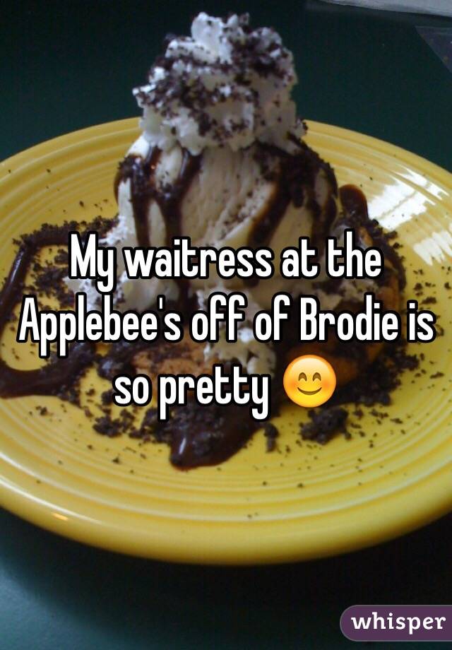 My waitress at the Applebee's off of Brodie is so pretty 😊