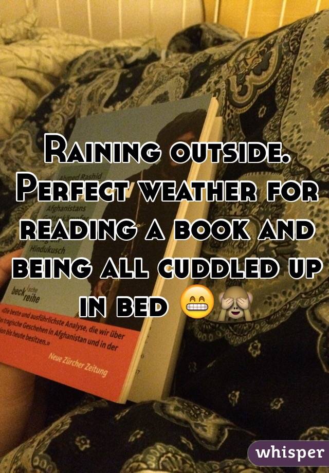 Raining outside. Perfect weather for reading a book and being all cuddled up in bed 😁🙈