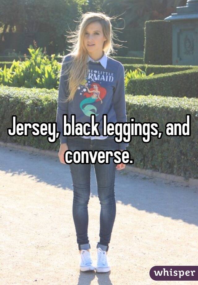 Jersey, black leggings, and converse.