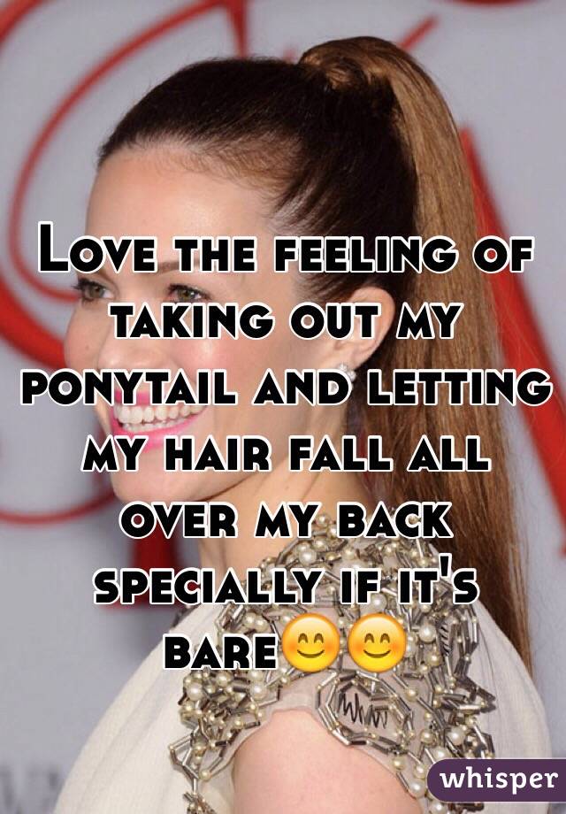 Love the feeling of taking out my ponytail and letting my hair fall all over my back specially if it's bare😊😊
