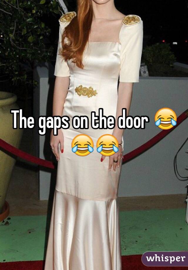 The gaps on the door 😂😂😂