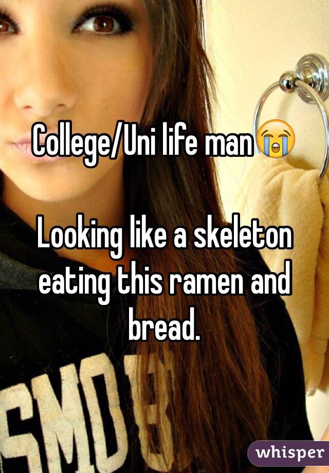 College/Uni life man😭 

Looking like a skeleton eating this ramen and bread.