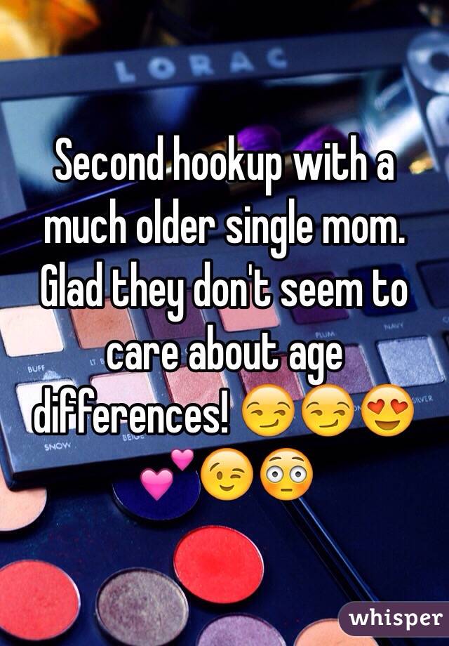 Second hookup with a much older single mom. Glad they don't seem to care about age differences! 😏😏😍💕😉😳