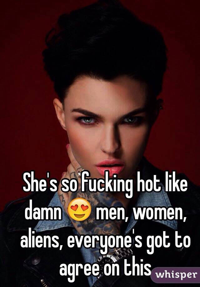 She's so fucking hot like damn 😍 men, women, aliens, everyone's got to agree on this 