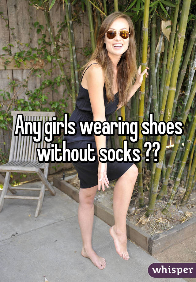 Any girls wearing shoes without socks ??