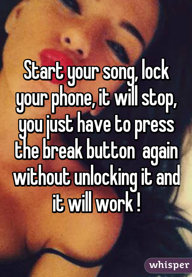 Start your song, lock your phone, it will stop, you just have to press the break button  again without unlocking it and it will work !