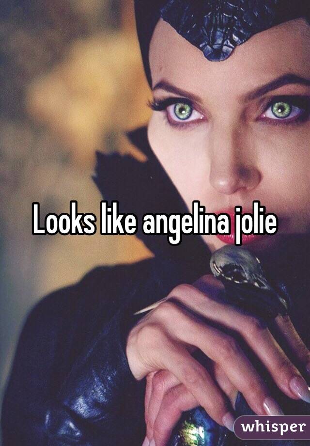 Looks like angelina jolie