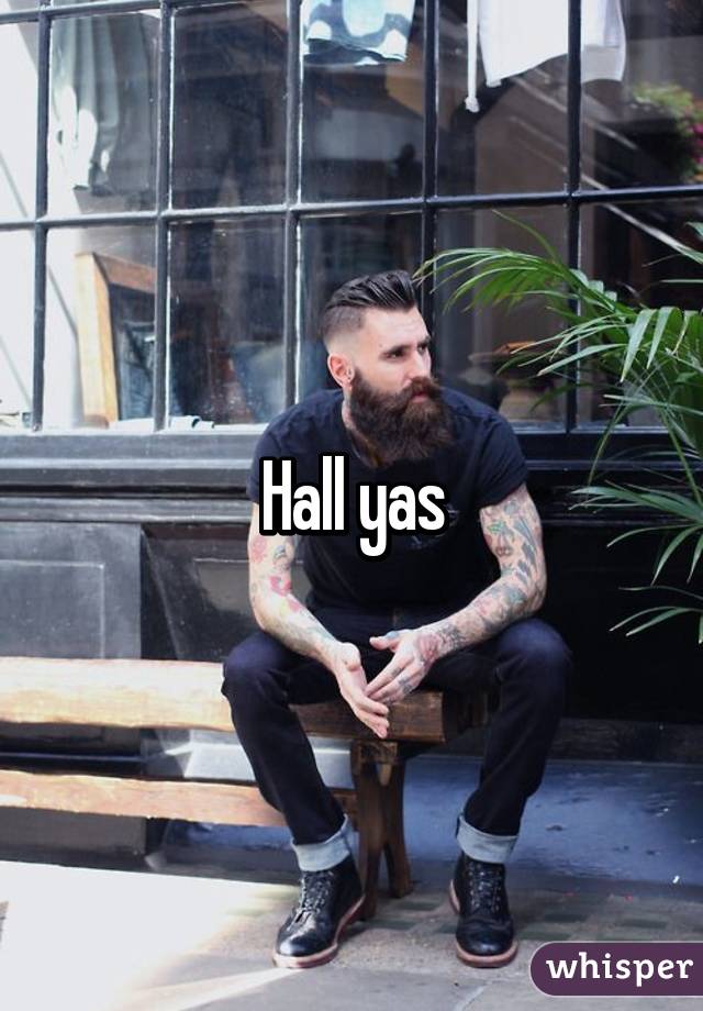 Hall yas
