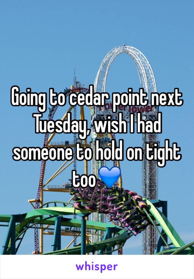 Going to cedar point next Tuesday, wish I had someone to hold on tight too💙