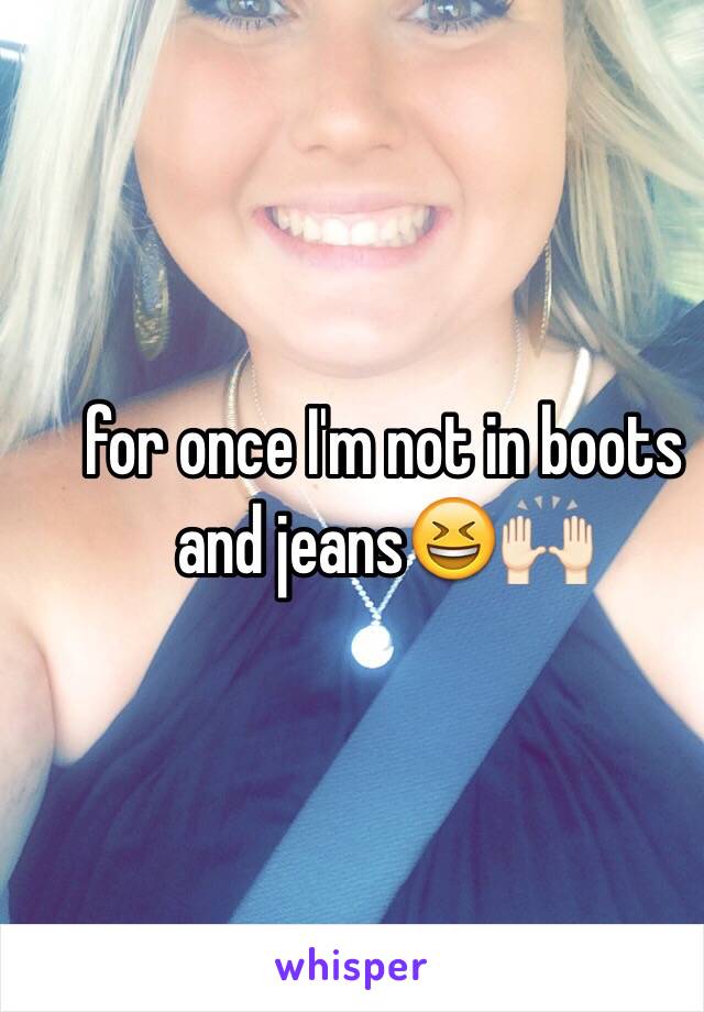 for once I'm not in boots and jeans😆🙌🏻