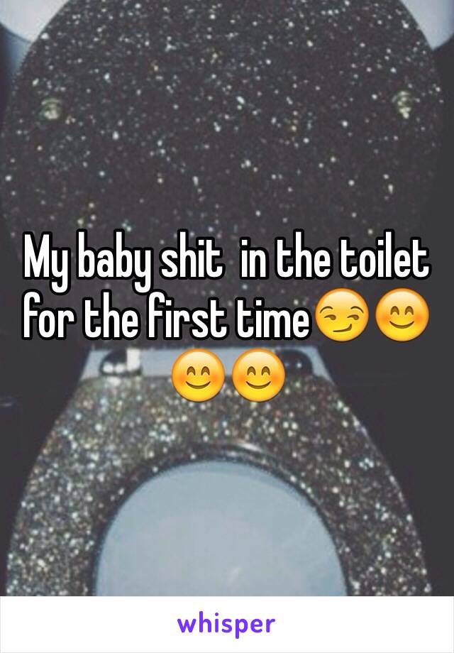 My baby shit  in the toilet for the first time😏😊😊😊