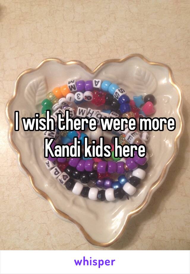 I wish there were more Kandi kids here 