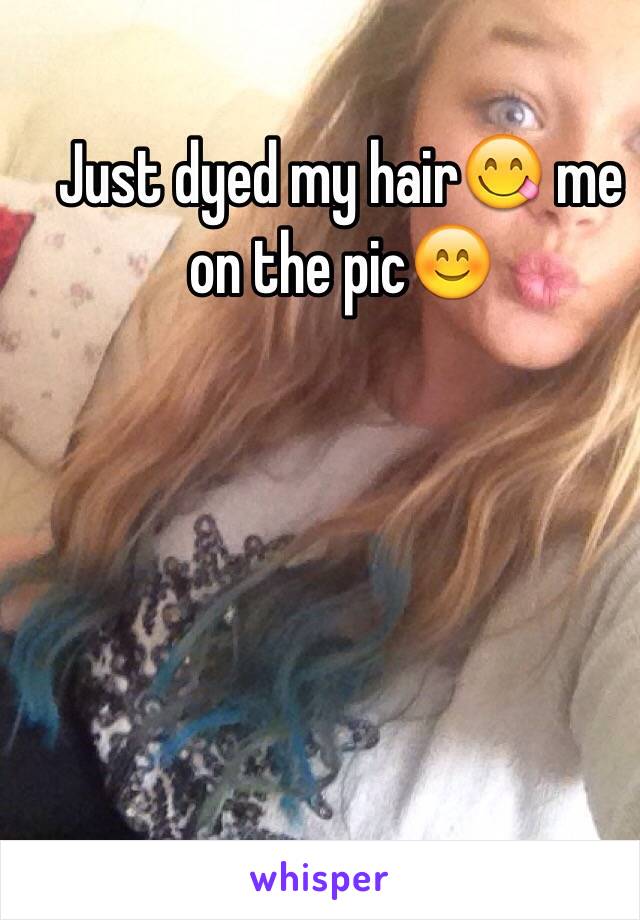 Just dyed my hair😋 me on the pic😊