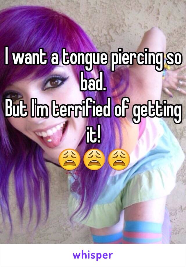 I want a tongue piercing so bad.
But I'm terrified of getting it!
😩😩😩