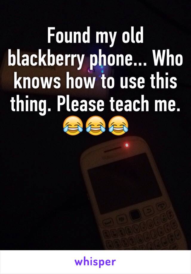 Found my old blackberry phone... Who knows how to use this thing. Please teach me.
😂😂😂