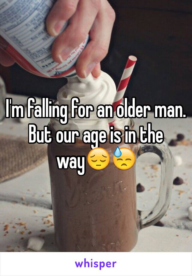 I'm falling for an older man. But our age is in the way😔😓